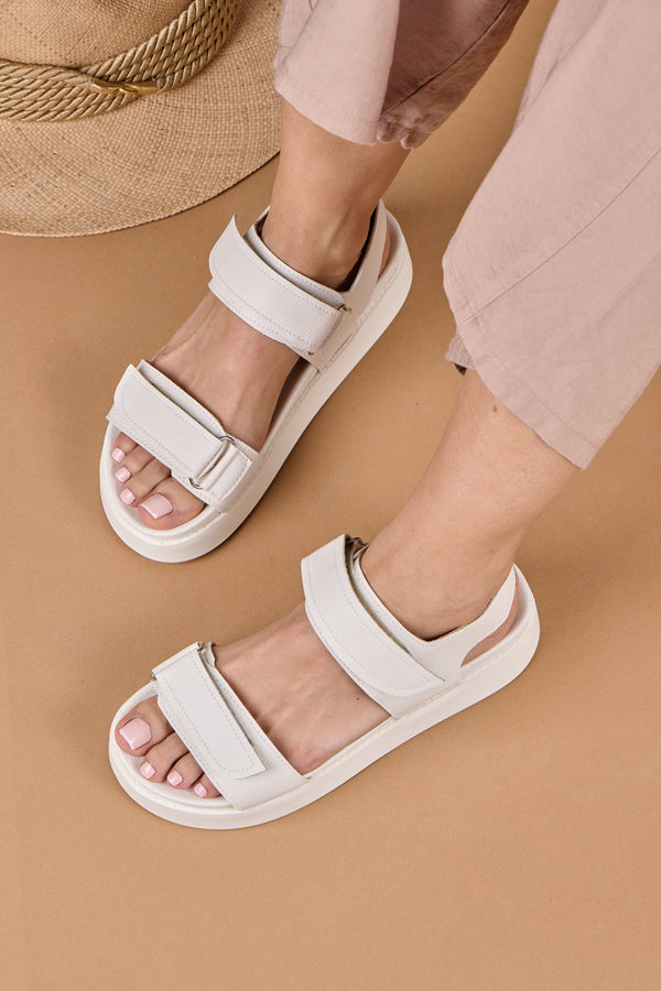 Sandalia Antonela Velcro Clásica Talco