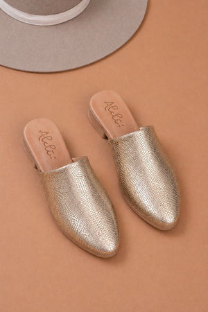 Sueco Amelia Cuero Dorado